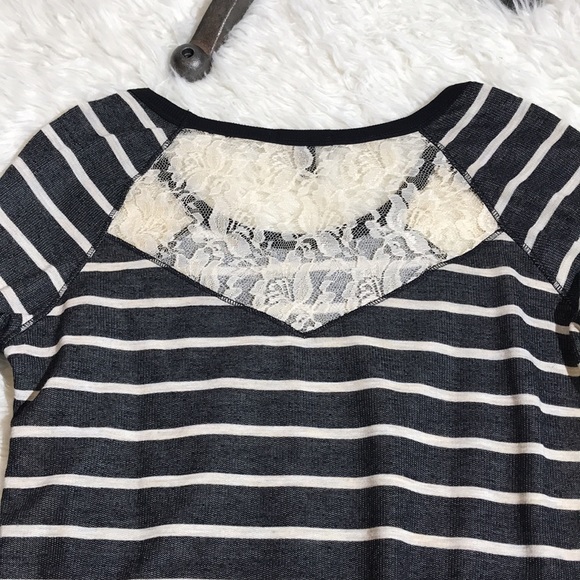 Light woman’s small lace pattern sweater - Picture 4 of 5